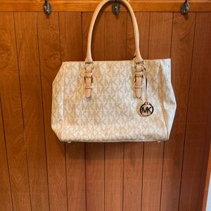 Michael Kors cream tote. Excellent condition.